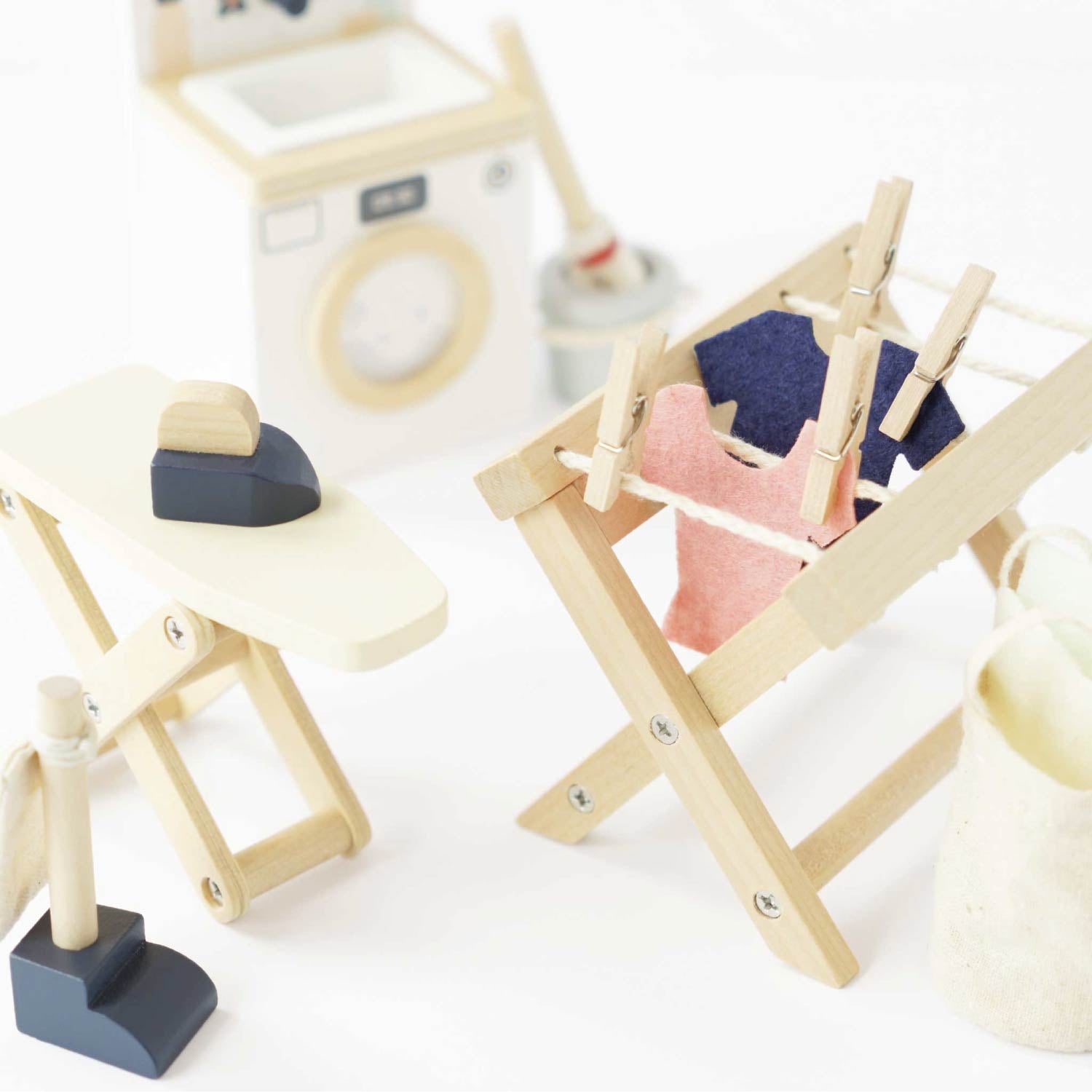 Dolls House Laundry Room Furniture Set