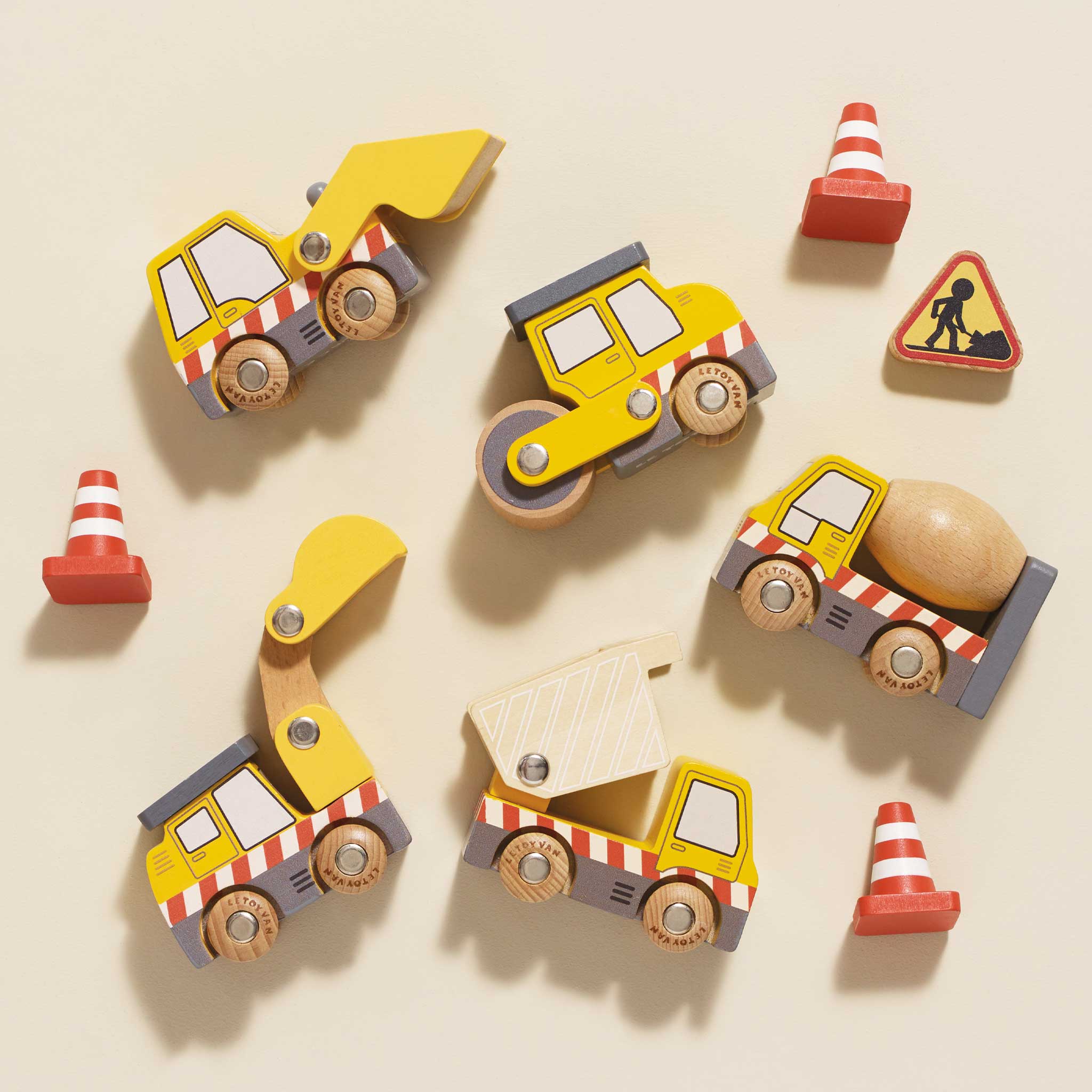 figure of eight wooden train set