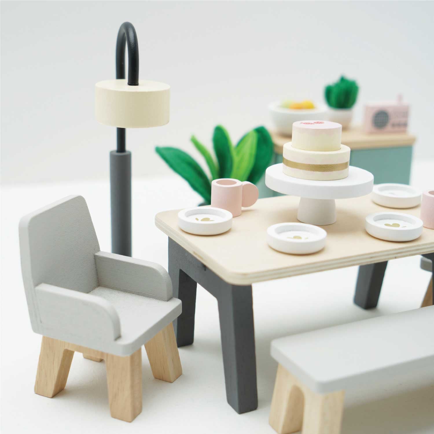 Dollhouse Dining Room | Wooden Dollshouse Furniture | Le Toy