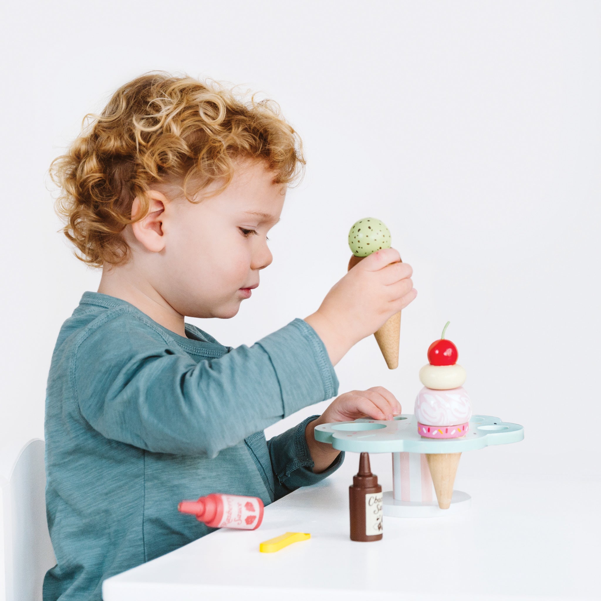 Wooden Ice Cream Stand & Toppings