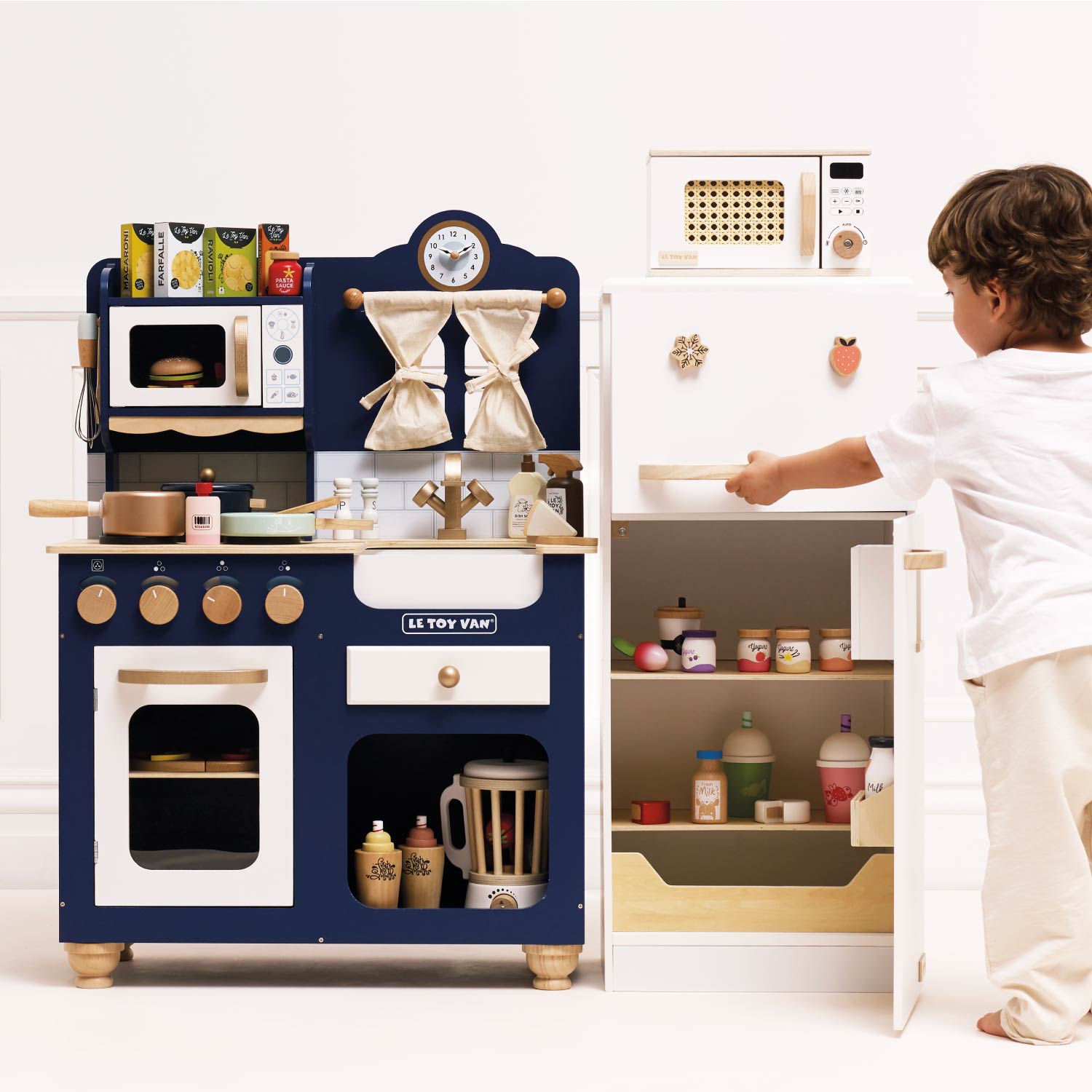 Wooden Fridge Freezer Play Kitchen Roleplay Toys Le Toy Van